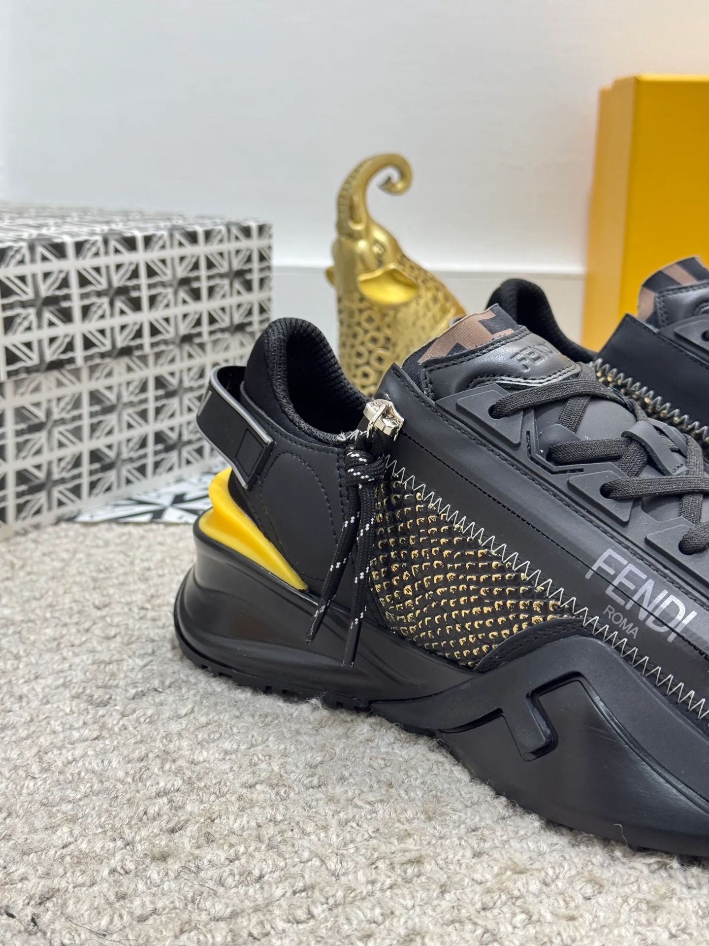 Men's men's shoes 💰520 [New style] 🦥🦥 Original quality - Fendi ◾️▫️F D🆕 Spring and summer new men's slip-on sneakers, with elastic straps, side zippers, and corrugated soles engraved with F. Embossed Fendi Flow lettering on the heel. Mixed material of high-tech fabric and black suede. FF graphic tongue. Ultra-light and wear-resistant EVA sole. Size: 38-44 (45 customized